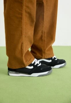 Vans ROWLEY UNISEX - Skate Shoes - Blackout 23 Vans ROWLEY UNISEX - Skate Shoes - Blackout -Vans Shop UK 9543bd0f85ec4015bd9919e2ae1663c3 1