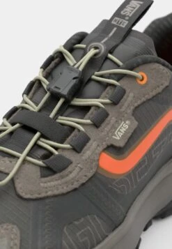 Vans MTE CROSSPATH XC GORE TEX UNISEX - Trainers - Black/orange -Vans Shop UK 95ffb8794c5a4fcba0286b4a79537917