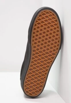 Vans Ua Old Skool Platform - Trainers - Black -Vans Shop UK 97bbfb56c1b4487889504d432d672b60