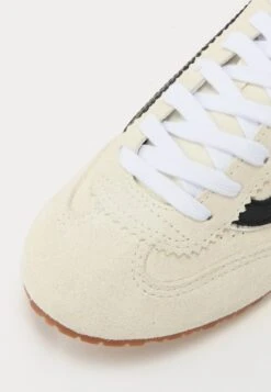 Vans SUPER LOWPRO - Trainers - Marshmallow -Vans Shop UK 9c9199e98fff4ef8ad73696712f6692b