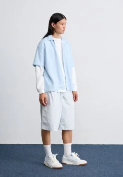 Vans HYLANE UNISEX - Skate Shoes - White/blue -Vans Shop UK 9dd5fa24a39a4a81b3c489b307c5bf85