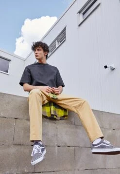 Vans Ua Old Skool - Trainers - Pewter/True White -Vans Shop UK a04308495d7845588356ef74bd81af1a