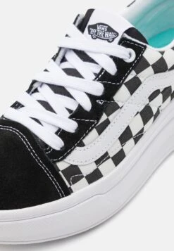 Vans Ua Old Skool Overt Cc - Trainers - Black/White -Vans Shop UK a21b99cb424c4a3ca08734b0245d38b4