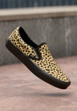 Vans CLASSIC SLIP ON UNISEX - Slip-ons - Black