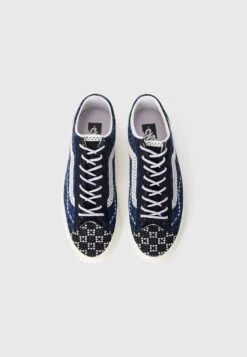Vans OLD SKOOL 36 UNISEX - Trainers - Navy -Vans Shop UK a7f245b386b4432ca7d14ffa724435de