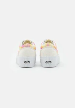 Vans Ua Old Skool Stackform - Trainers - Pastel Pink -Vans Shop UK a947c1541ca44a238b2618b40de2536c