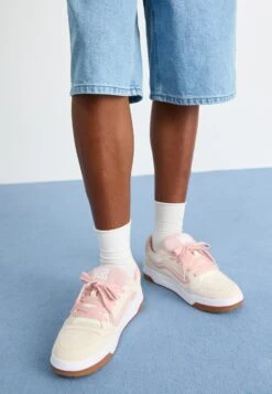 Vans HYLANE UNISEX - Trainers - Black/white/gum 21 Vans HYLANE UNISEX - Trainers - Black/white/gum -Vans Shop UK a984e5a402874bacafdaff27f283489f