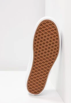 Vans Ua Classic Slip-On Platform - Trainers - True White -Vans Shop UK ac769e979d74411ba07442fd7417da30