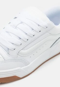 Vans HYLANE UNISEX - Skate Shoes - White -Vans Shop UK acd19b7dbb9a4df9802ed244f8ab758b