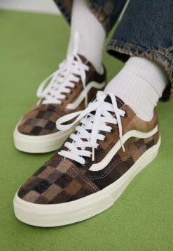 Vans OLD SKOOL UNISEX - Trainers - Marshmallow -Vans Shop UK ad8a8e549c9b4ab7a4adfe652154532b