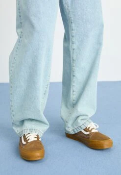 Vans PREMIUM OLD SKOOL UNISEX - Trainers - Pop Lace Black/gray -Vans Shop UK adabd7e9a0f04183b4a9908cde4df6bd 1