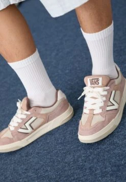 Vans UPLAND UNISEX - Trainers - Banana Cream -Vans Shop UK adf71e5f4ff945249f3144e9df268f21 2