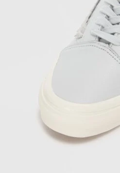 Vans OLD SKOOL - Trainers - Gray -Vans Shop UK ae60e6c5be7e4ebe8be26de54e1fa80e