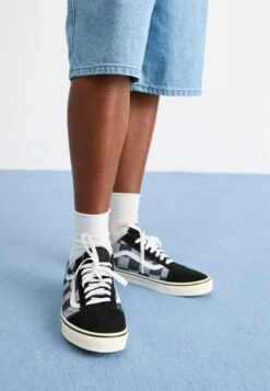 Vans OLD SKOOL UNISEX - Trainers - Pop Marshmallow -Vans Shop UK aea2baa40e104bb8a6062491ead396f3 2