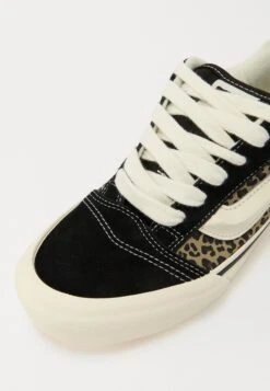 Vans KNU SKOOL - Trainers - Black -Vans Shop UK b37c1417143646c8b9a8028e8d1e4b45