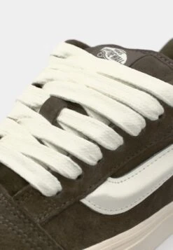 Vans KNU SKOOL UNISEX - Skate Shoes - Coal Brown -Vans Shop UK b43bc51736f04ecb8ba6bf15bdef0d35