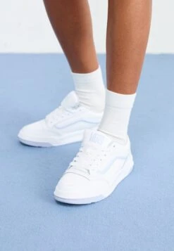 Vans HYLANE UNISEX - Skate Shoes - White/black 39 Vans HYLANE UNISEX - Skate Shoes - White/black -Vans Shop UK b4a7009ab9c24df5965169b613400d95 2