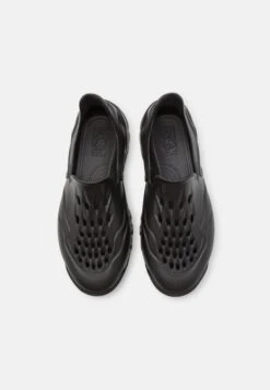 Vans Amzn Pacu - Slip-Ons - Caviar -Vans Shop UK b55d56ac842f482b9638a36582bdc8e7