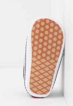 Vans In Sk8-Hi Crib Unisex - First Shoes - Black/True White -Vans Shop UK b94a914d76be4418b5446881ac598df1