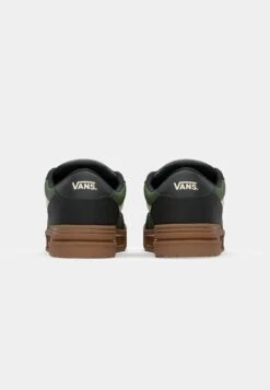 Vans HYLANE UNISEX - Skate Shoes - Pop Black/green -Vans Shop UK b982a8de72a646e6b71696e1c187319b