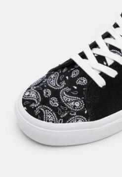 Vans Sk8 Low Unisex - Trainers - Black -Vans Shop UK ba2015a71869481ab4b321eb5da77ae9