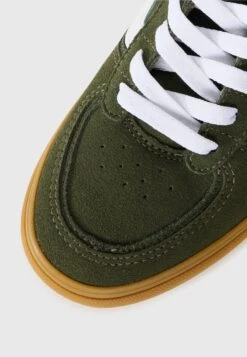 Vans ROWLEY UNISEX - Trainers - Grape Leaf/gum 21 Vans ROWLEY UNISEX - Trainers - Grape Leaf/gum -Vans Shop UK bd4bc2376d2940a2be80d99dbc58bbe7