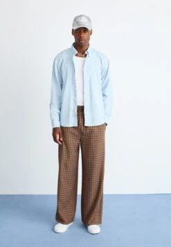 Vans OLD SKOOL UNISEX - Trainers - Pastel Blue Mist -Vans Shop UK bd77f4dc010648ed9873eaa9ab99783c