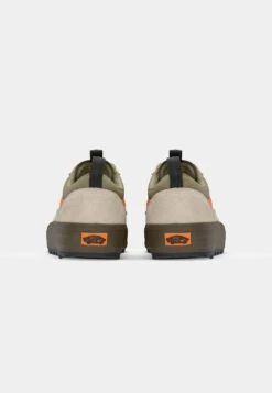 Vans MTE OLD SKOOL UNISEX - Trainers - Taupe/orange -Vans Shop UK c0fec5d24c9e47a3b83313d5cc65eff0