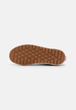 Vans Old Skool Mte-1 Unisex - Trainers - Grey/Black -Vans Shop UK c1aba90ed9f0442587b51035fa55317b