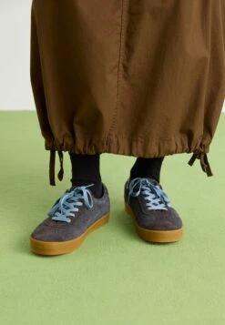 Vans SPORT LOW - Trainers - Purple Haze -Vans Shop UK c2f5dcda97e447e78c6b79d650a83253 1