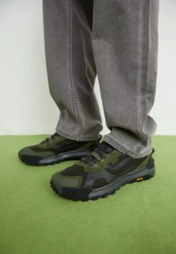 Vans CROSSPATH UNISEX - Trainers - Dark Brown -Vans Shop UK c3448cdd45604fa1861e5b865f2f5272 1