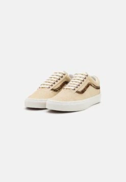 Vans Old Skool Unisex - Trainers - Creme -Vans Shop UK c35c8daa1d8a46c3bf4b40add1c7b400