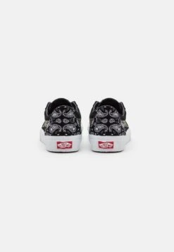 Vans Sk8 Low Unisex - Trainers - Black -Vans Shop UK c4f0d96e836d4a2ca66349ecaf19d42a