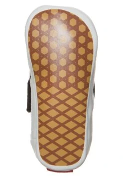 Vans Crib Unisex - First Shoes - Black/True White -Vans Shop UK c5a6f85c682742849776dd970c395ada