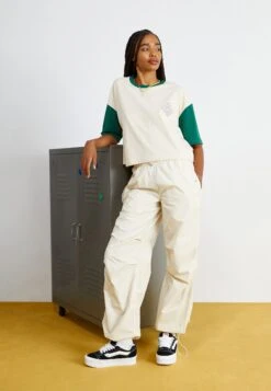 Vans KNU STACK - Skate Shoes - Black/true White -Vans Shop UK c8bd8e48e3ac49b0ae2c01bde427e08f