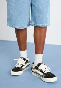 Vans KNU SKOOL - Trainers - F B Black Floral -Vans Shop UK c9000de4aa4145a3b9a0c440588029ae 1