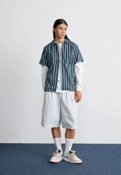 Vans HYLANE UNISEX - Skate Shoes - Khaki/green -Vans Shop UK cb16654fc06a429ca90fa80d6ac762c1