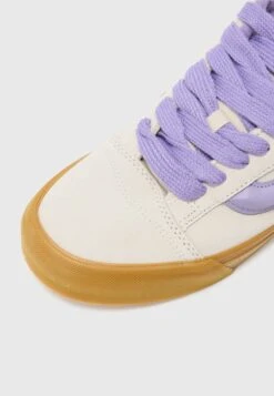 Vans KNU SKOOL UNISEX - Skate Shoes - Gum Silver 29 Vans KNU SKOOL UNISEX - Skate Shoes - Gum Silver -Vans Shop UK cd5027e447514fddb2b1aa2552673913