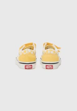 Vans OLD SKOOL V UNISEX - Trainers - Banana Cream -Vans Shop UK d061a75e375645fe8f86a58aa2ca25ce