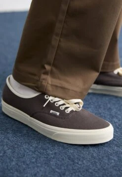 Vans AUTHENTIC UNISEX - Trainers - Chipmunk -Vans Shop UK d09581a374ba4a5aa11033ddc73aa366 5