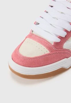 Vans HYLANE UNISEX - Skate Shoes - Pink Dawn -Vans Shop UK d0db64005fb94bc695c1b34b07b84ffa