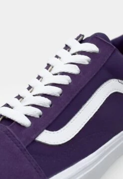 Vans OLD SKOOL UNISEX - Trainers - Gothic Grape -Vans Shop UK d10e5a90806e4d5c82e4ce5a91312d08