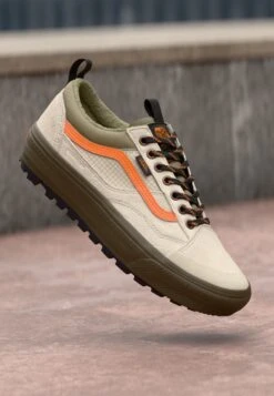 Vans MTE OLD SKOOL UNISEX - Trainers - Taupe/orange