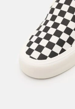 Vans Slip On Vr3 Unisex - Slip-Ons -Vans Shop UK d2dc6b25bd504794836e2f569ee66386