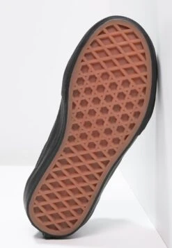 Vans Old Skool - Trainers - Black -Vans Shop UK d3dc62e1245e4f129f5235586f737a54