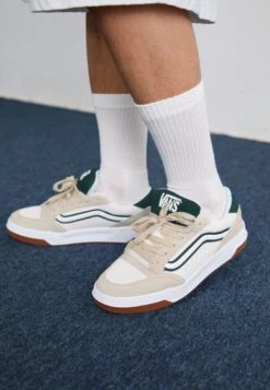 Vans HYLANE UNISEX - Skate Shoes - Pop Black/green -Vans Shop UK d47183a9a5c940d8a89ce62b3ba018df 7