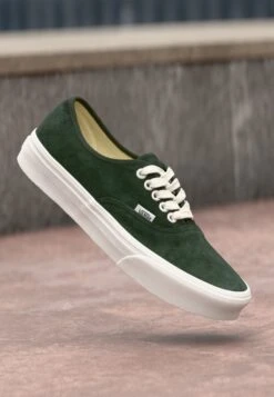 Vans AUTHENTIC UNISEX - Trainers - Dried Kelp