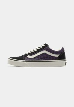 Vans OLD SKOOL UNISEX - Skate Shoes - Dark Green -Vans Shop UK d50e3f47513f40739e748bf4ee42f665