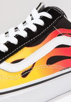 Vans Ua Old Skool - Trainers - Black/True White -Vans Shop UK d5a861a7ba234cbb86eaf2610b7617b8