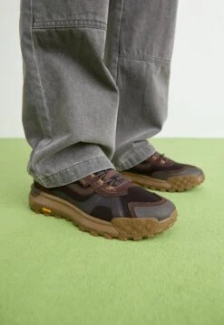 Vans CROSSPATH UNISEX - Trainers - Washed Black -Vans Shop UK d707c0f9f256431195ce6077defebb56 2